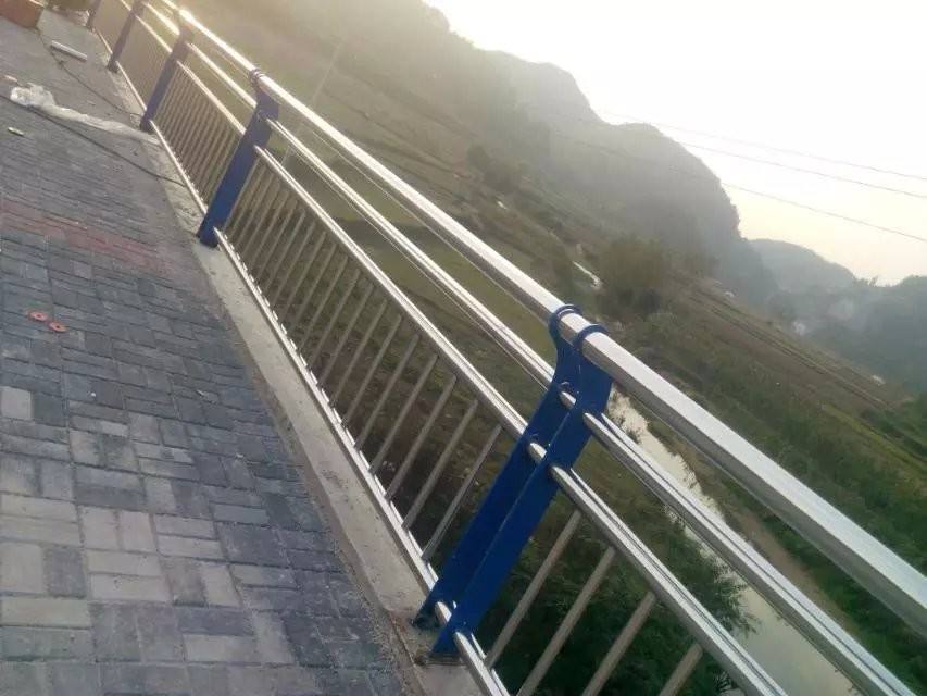 道路护栏